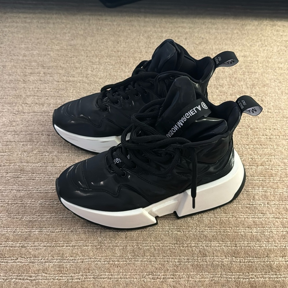 Maison Margiela warerproof sheakers in black color. Size:39
